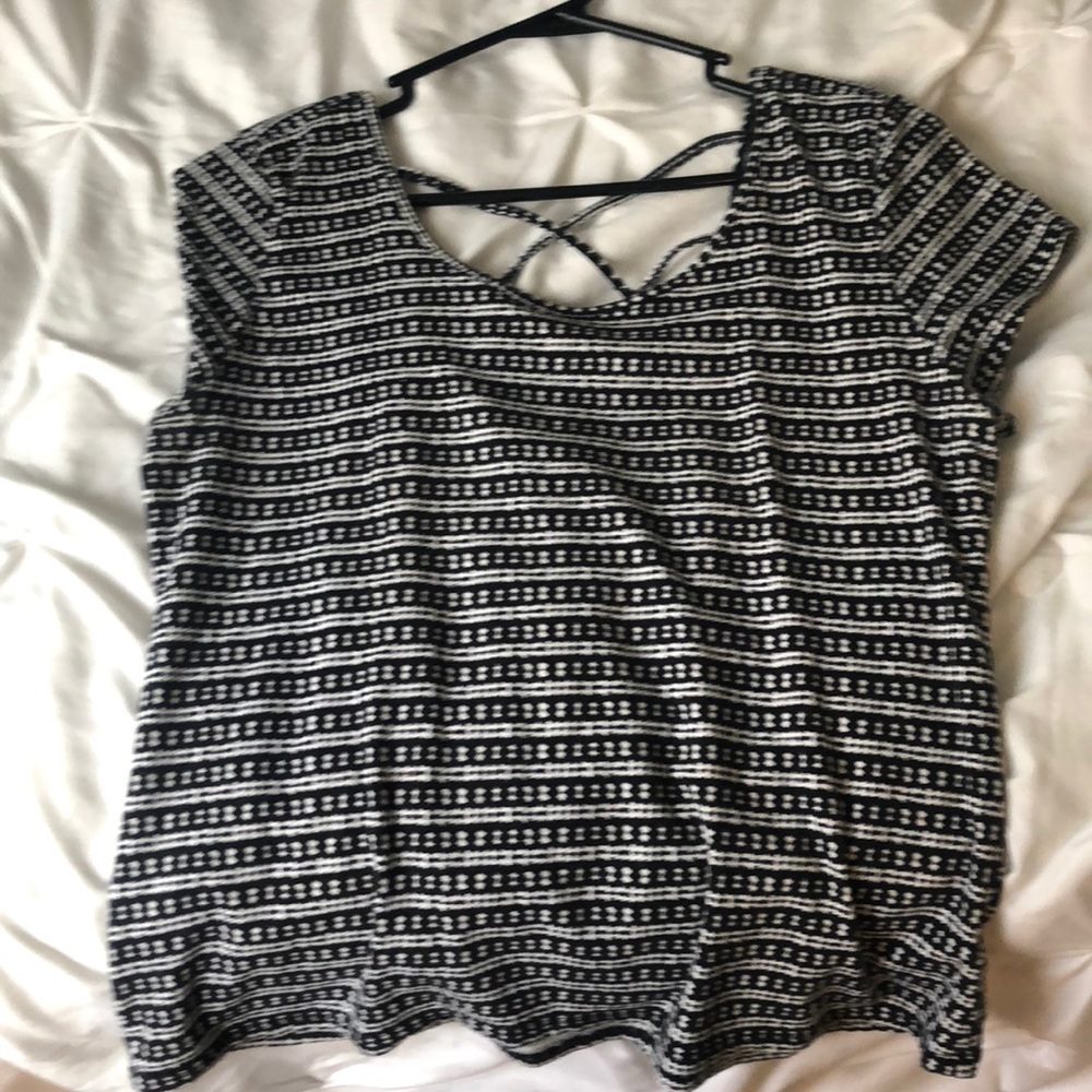 b&w print shirt with crosses in the back